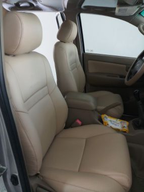 Bọc ghế da xe Toyota Fortuner 2013 bọc da nhân tao cao cấp.