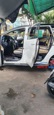 Xe Innova 2017 bọc giả da simili Malaysia phối kem đen