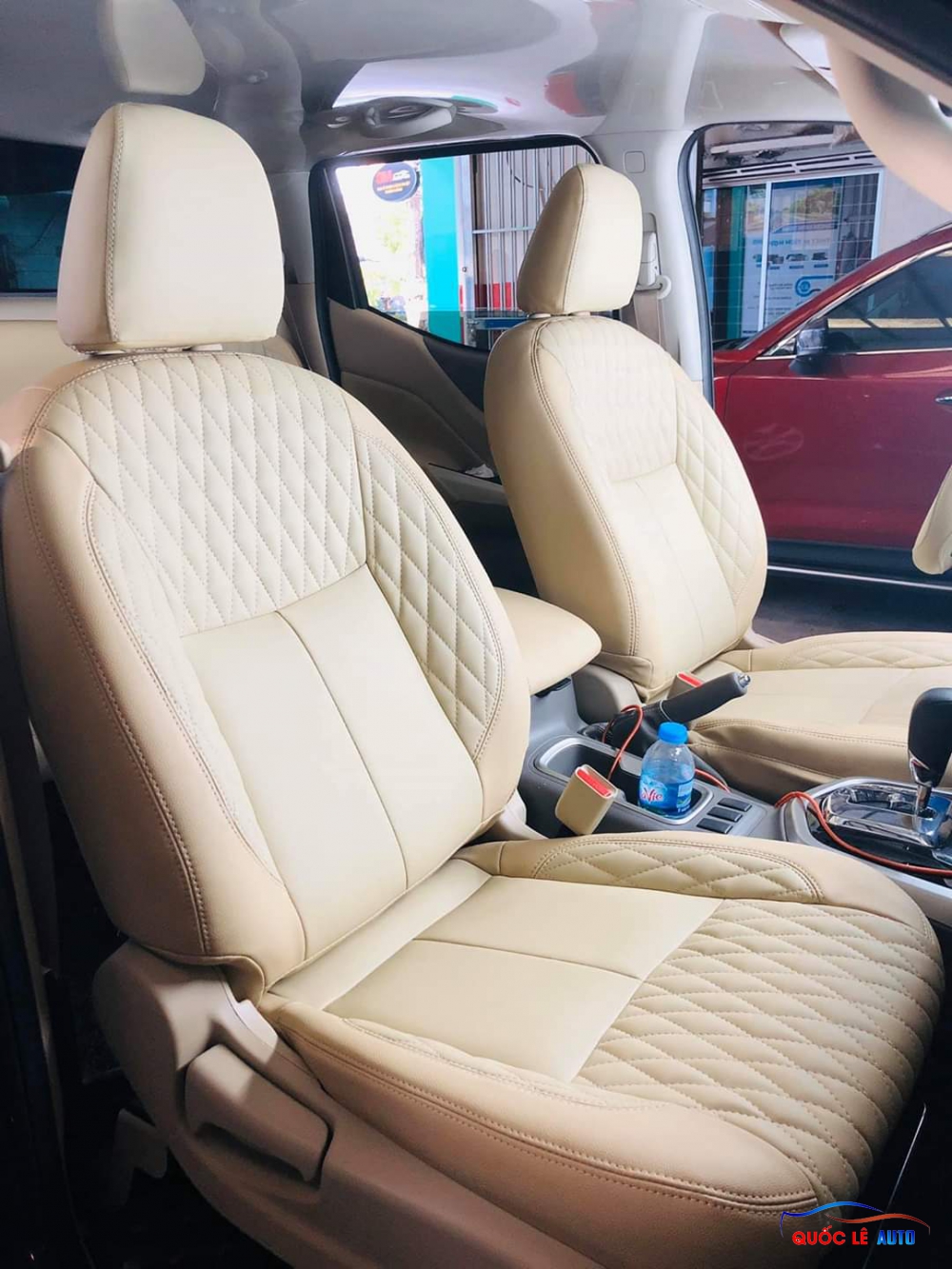 Nội thất sang trọng sau khi bọc lại ghế da tại Salon &ocirc; t&ocirc; Văn Quốc