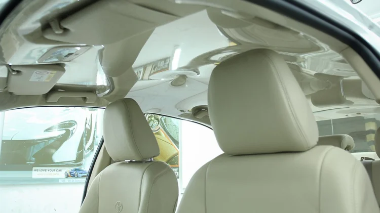 Bọc trần xe nilon dễ vệ sinh, giữ được trần xe nguy&ecirc;n bản