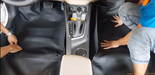 Trải s&agrave;n da &ocirc; t&ocirc; được nhiều chủ xe lựa chọn 